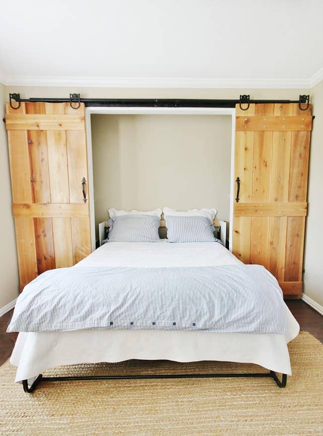Murphy bed example for multipurpose bedroom decorating
